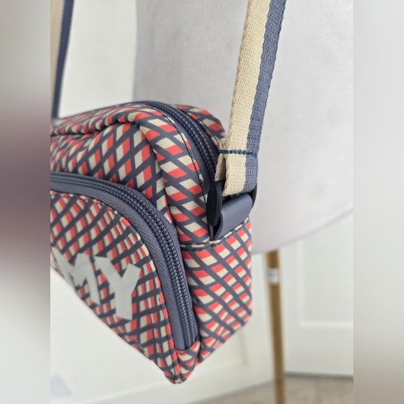 Tommy Hilfiger Cory II Camera Crossbody Nylon Light weight - Picture 4 of 9